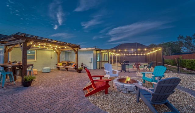 Summer Gem -Free heated Pool -3B-2BR King-Q-2Twin-SB -patio-cozy fire pit-bbq