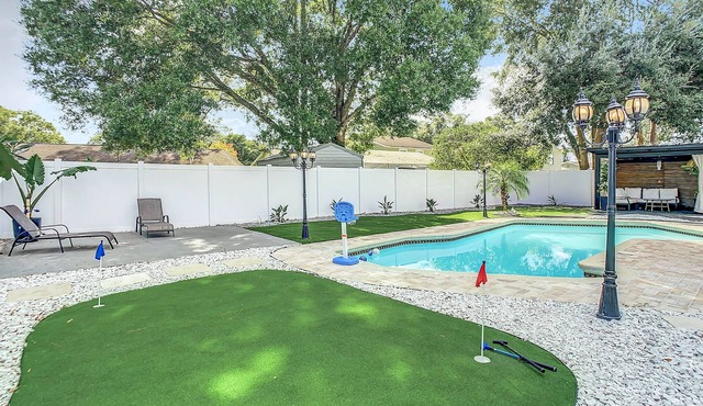 “Sunny Retreat” Pool & mini Golf