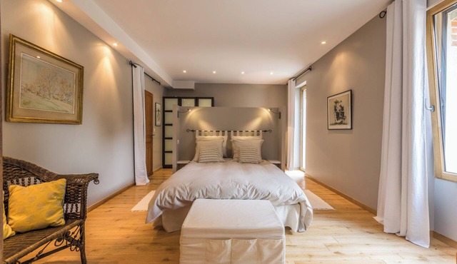 Superb architect-designed house in the heart of the forest near Rambouillet Versailles