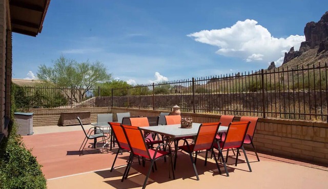 Superstition Mountains Apache Junction - sleeps 16
