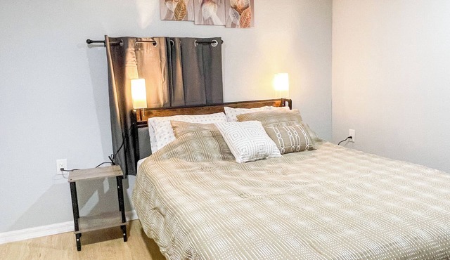 Tiny house No. 3 Charming 1-bedroom, Kitchen in fabulous Pinellas Park with AC
