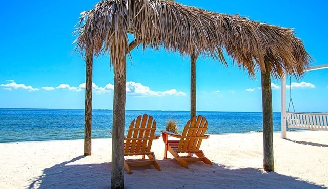 Tropical Serenity-Water View, Heated Pool Tiki Bar