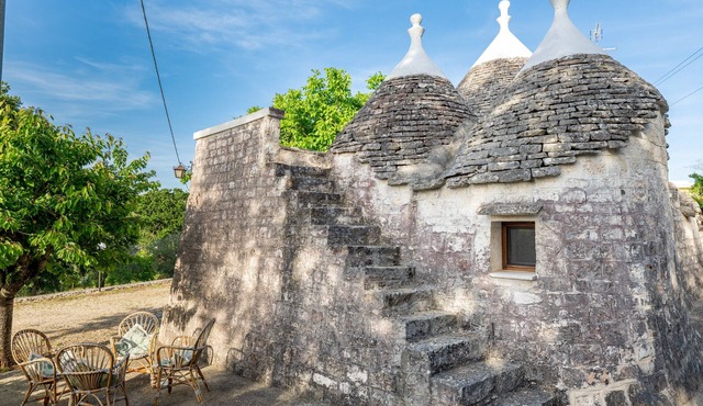 Trullo 'Dona Filomena' with Private Terrace, Private Garden and Wi-Fi