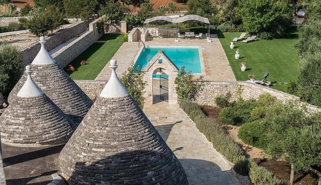 Trullo Primarosa B: A welcoming apartment in the characteristic style of the Apulian countryside, with Free WI-FI.