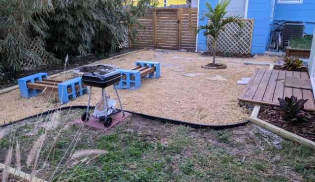Very private, backyard cottage near Downtown Dunedin. 15 mins from beaches