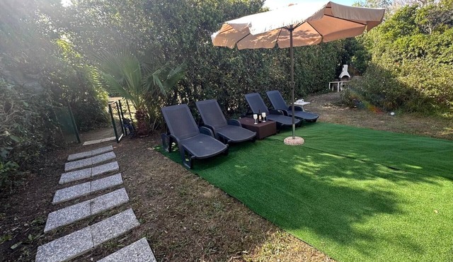 Villa 'Casa Le Palme' with Sea View, Wi-Fi and Air Conditioning