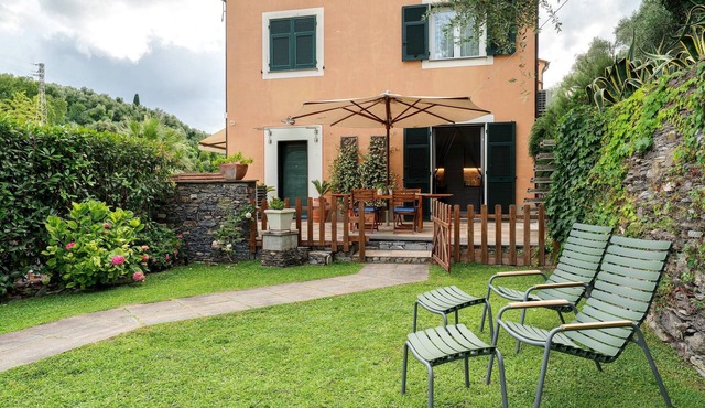 Villa 'Due Ulivi' with Private Terrace, Private Garden and Wi-Fi