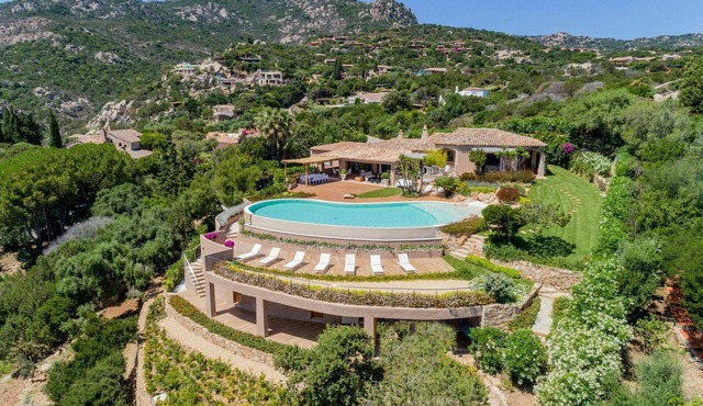 Villa in Pantogia with 9 bedrooms sleeps 18