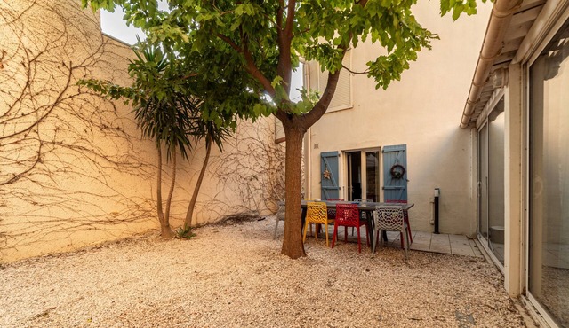 Villa 'Maison Type Canetoise' with Private Terrace, Wi-Fi and Air Conditioning