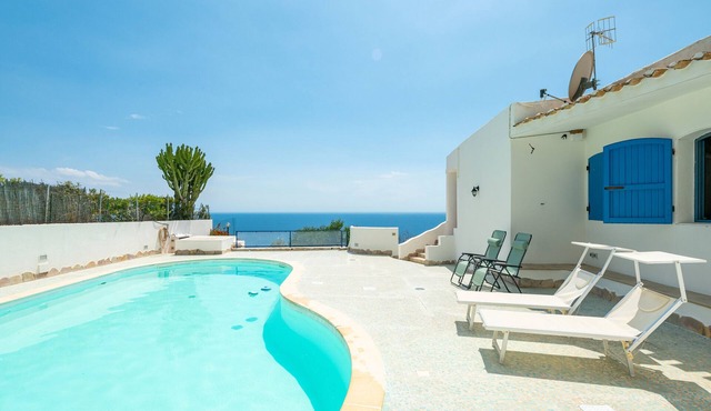 Villa 'Mare E Monti' with Sea View, Wi-Fi and Air Conditioning