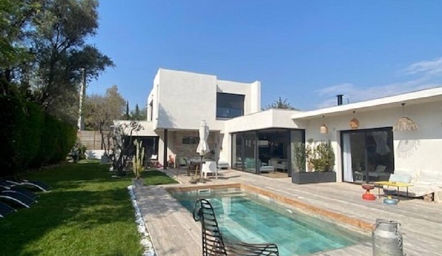 Villa Olivade, jacuzzi, swimming pool in the vineyard cassidain
