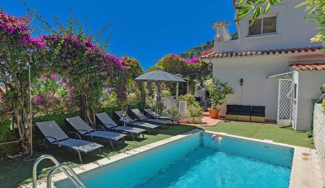 Villa with private pool and panoramic view