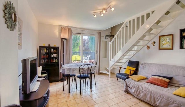 Warm Apt Between The Centre And The Seafront