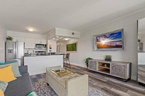 Waterfront Balcony Pool AC Smart TV