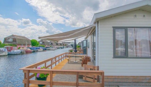 Waterfront chalet with large veranda