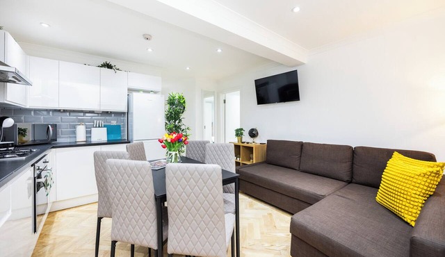 Welcome to Plotseeker’s 2 Bedroom Charming Family Apartment