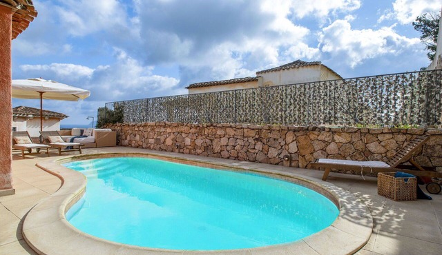 Wonderful private villa for 10 guests with A/C, private pool, WIFI, TV, terrace and parking