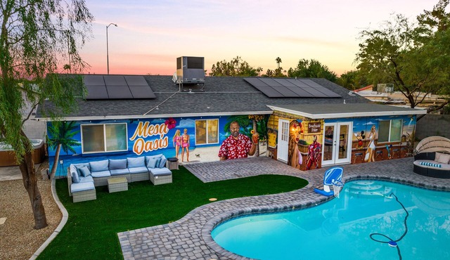 Your Home Away from Home: Free Heated Pool, Game Room, Mini-Golf, BBQ, Lux Home