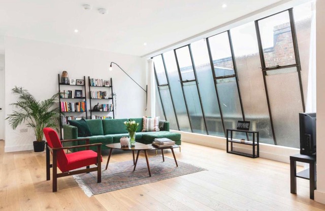 3 Bedroom Warehouse-Style Apartment in Balham