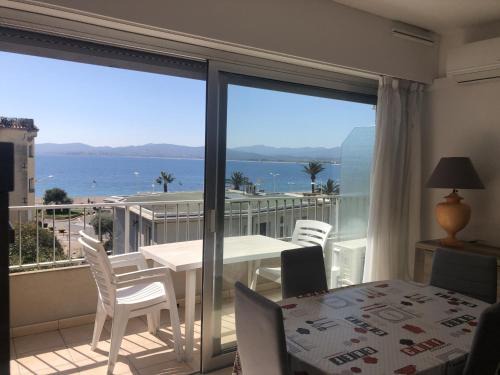 Studio Climat. avec Balcon Proche Plage et Commerces, Wi-Fi Gratuit - FR-1-466A-27