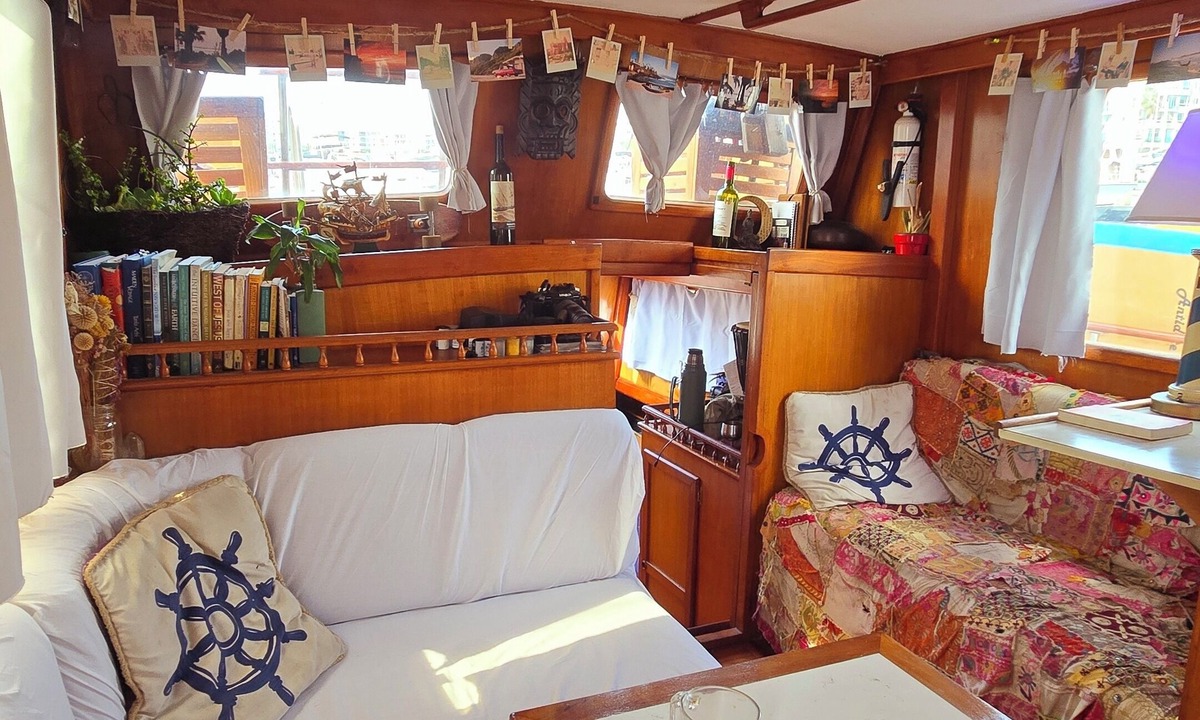 Marina del Rey Boat Rental | Peaceful and Cozy Boat Stay in Marina Del Rey