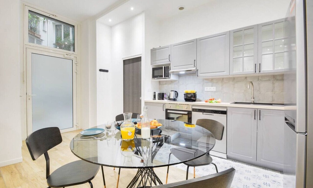 Quartier du Faubourg-Montmartre Apartment | Moderne In heart of PARIS Opera/Eurostar 6 pers
