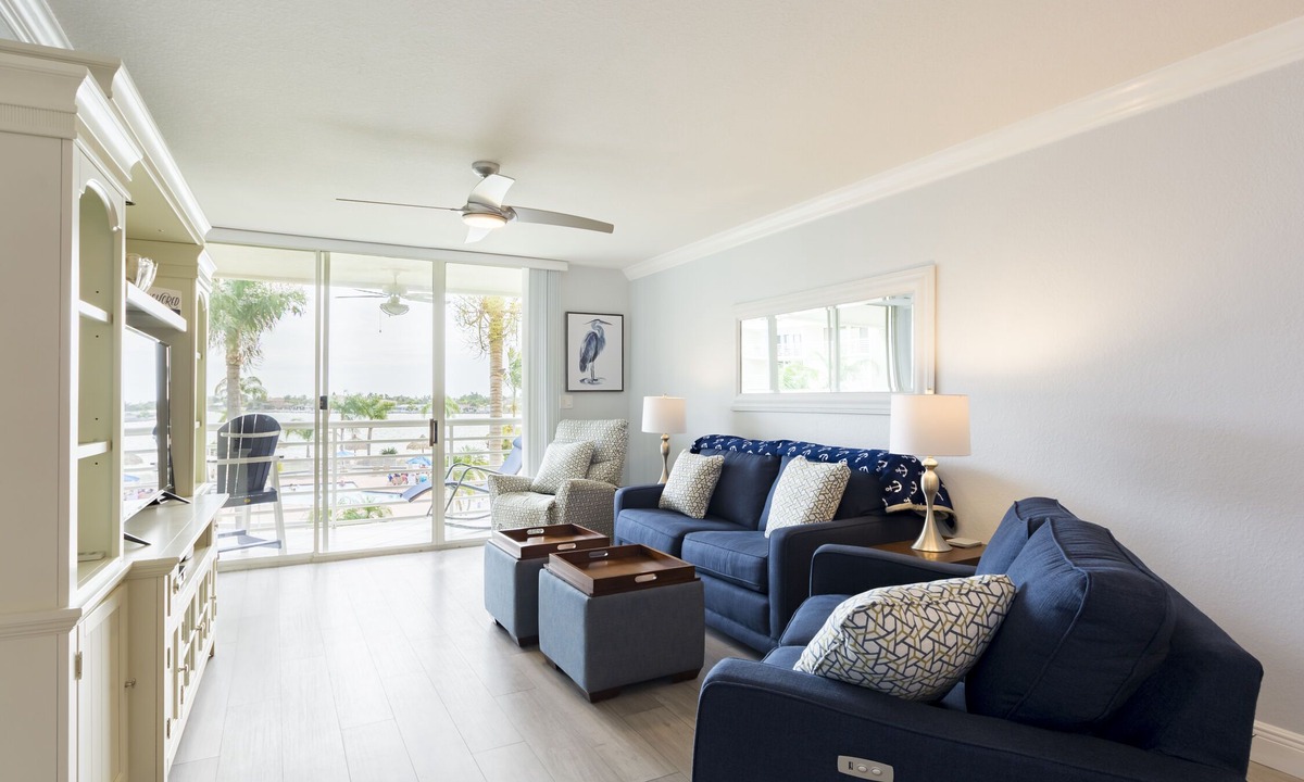 St. Petersburg Condo | Bahia Vista 11-337 | Waterfront Condo with Balcony, Bay Views + Resort Pool