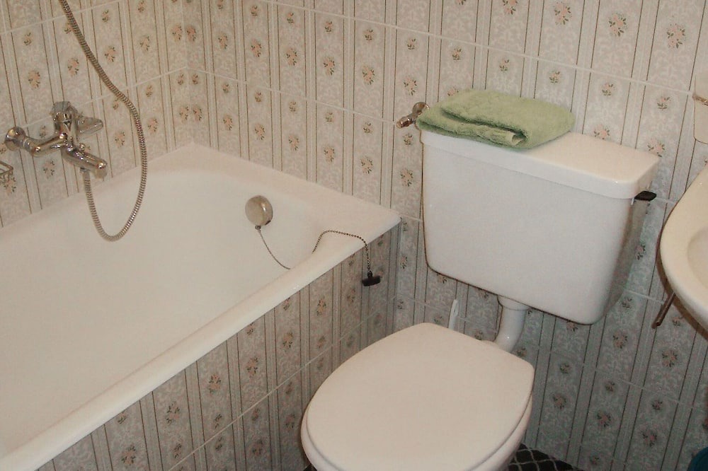 Photo of Bathroom in Chardonne