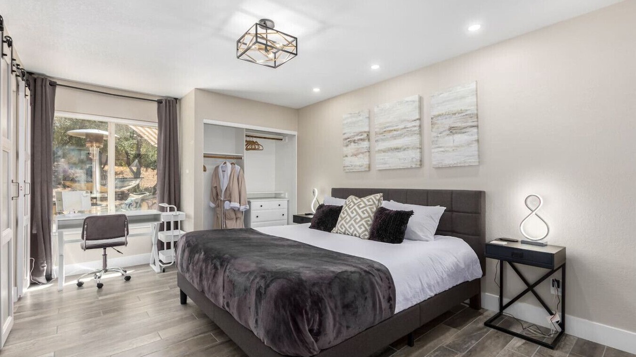 Photo of Bedroom in Paradise Valley Village