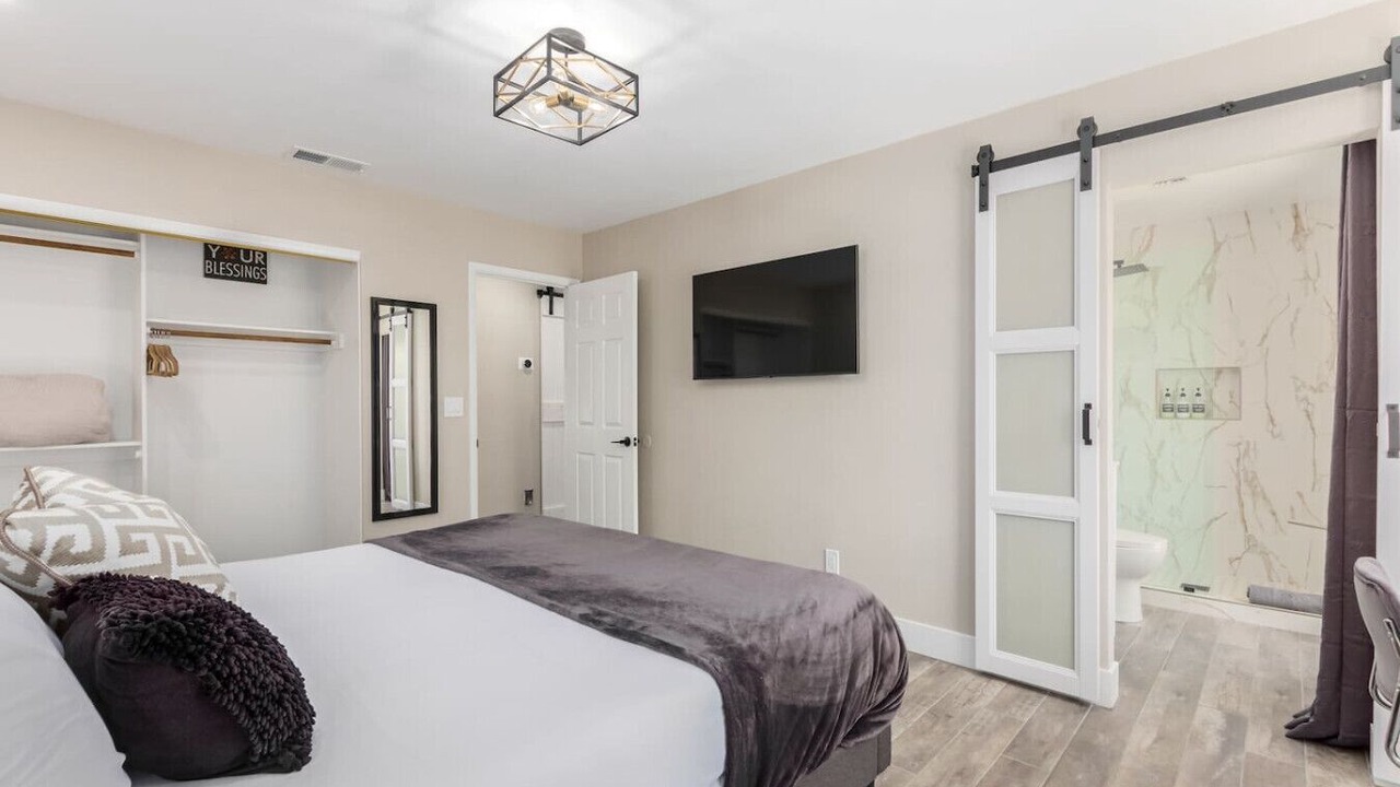 Photo of Bedroom in Paradise Valley Village