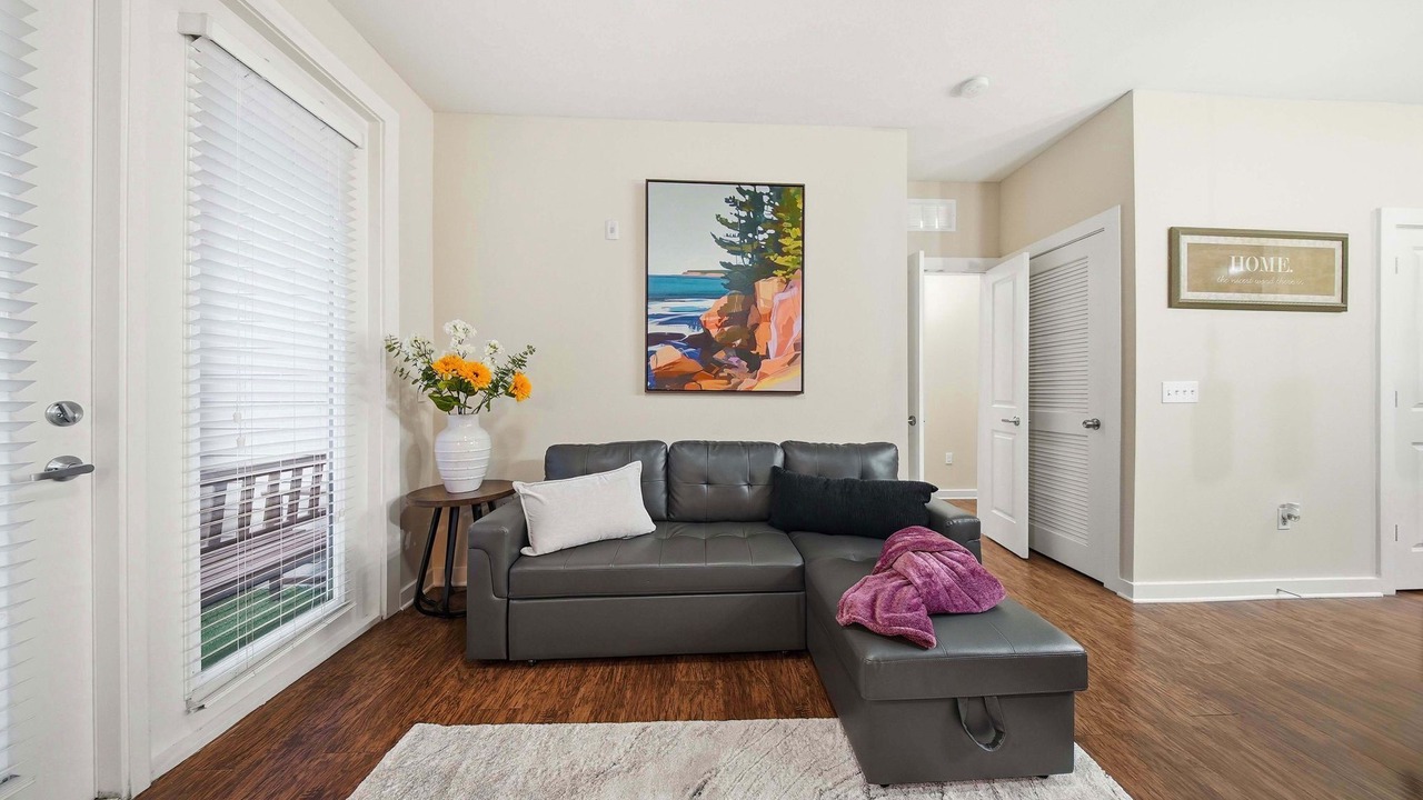 Photo of Livingroom in Courier City - Oscawana