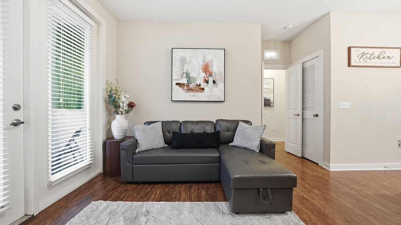 Photo of Livingroom in Courier City - Oscawana