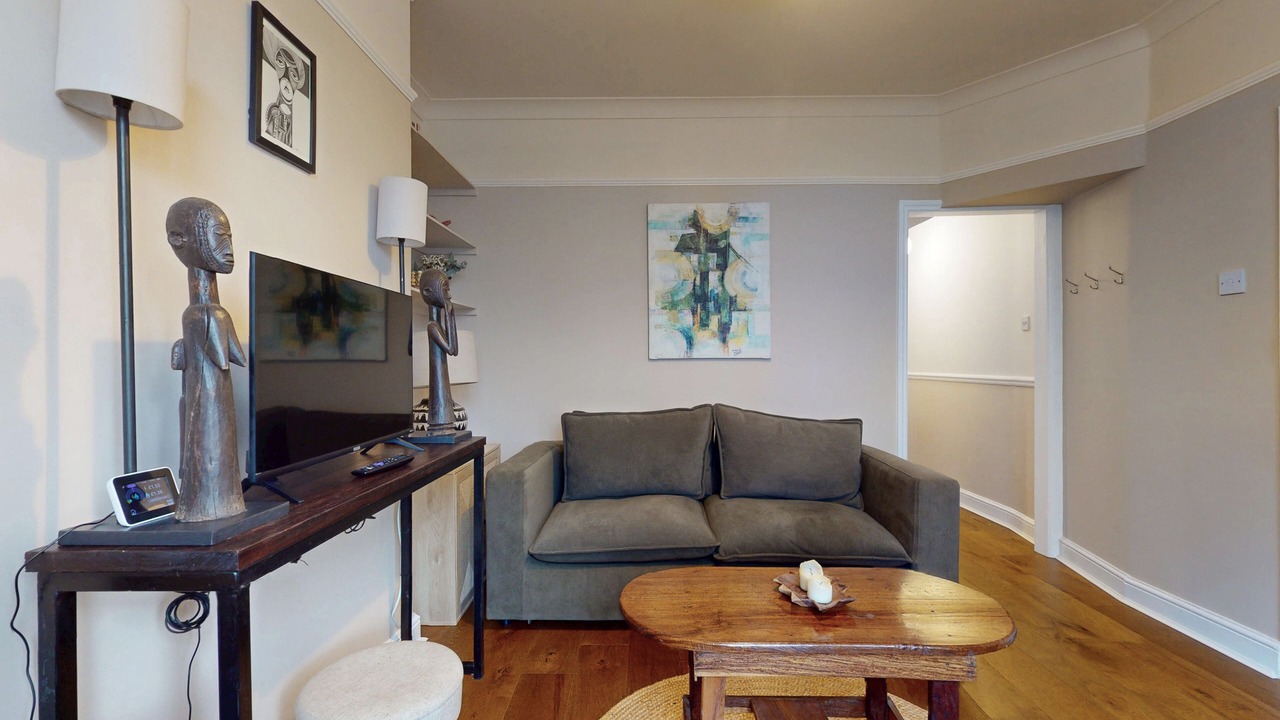 Photo of Livingroom in Leyton