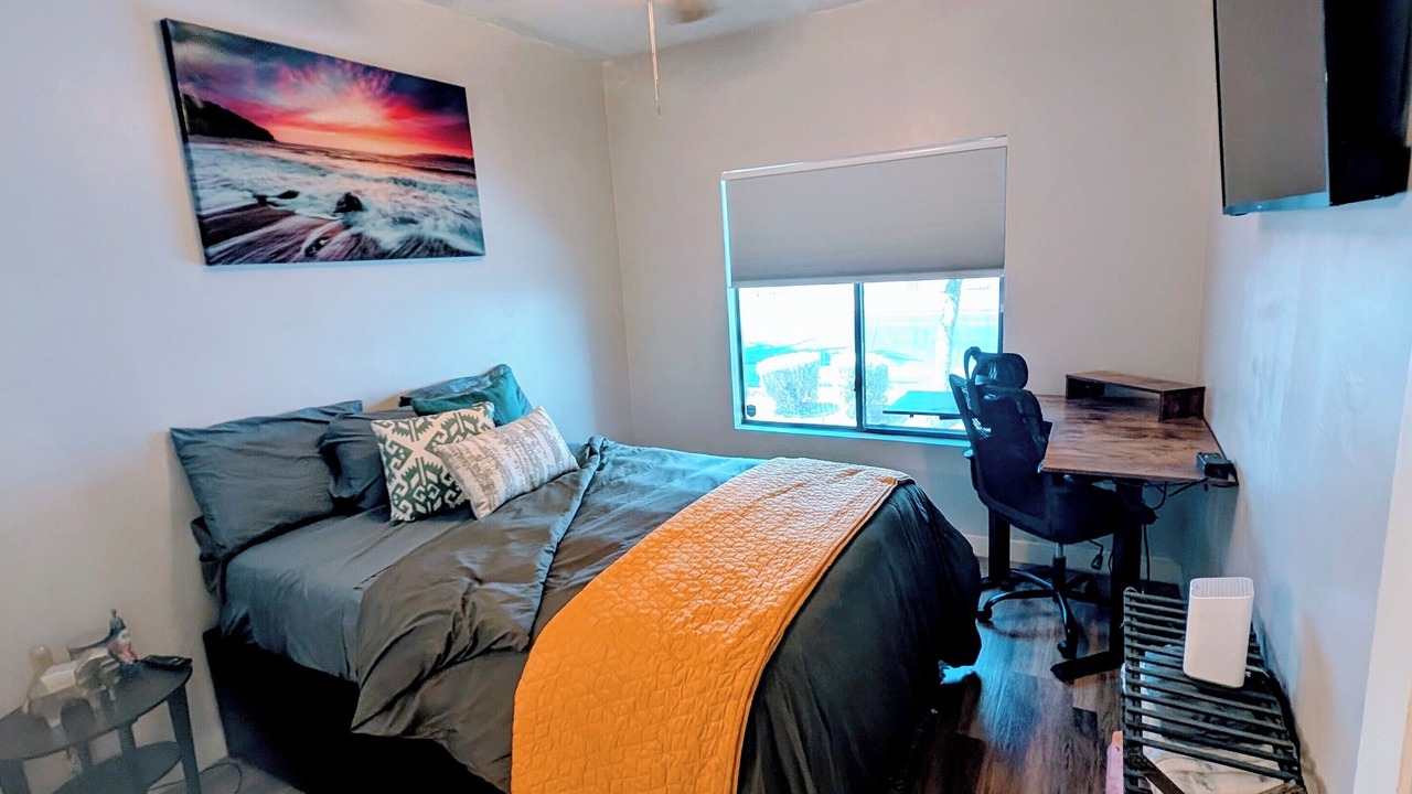 Photo of Bedroom in Garfield