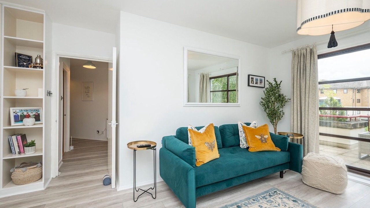 Photo of Livingroom in Surrey Docks