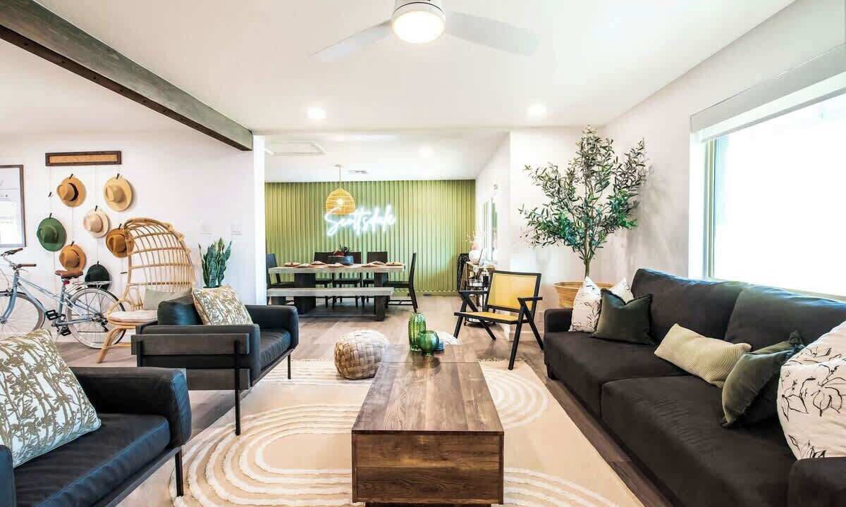 Photo of Livingroom in New Papago Parkway