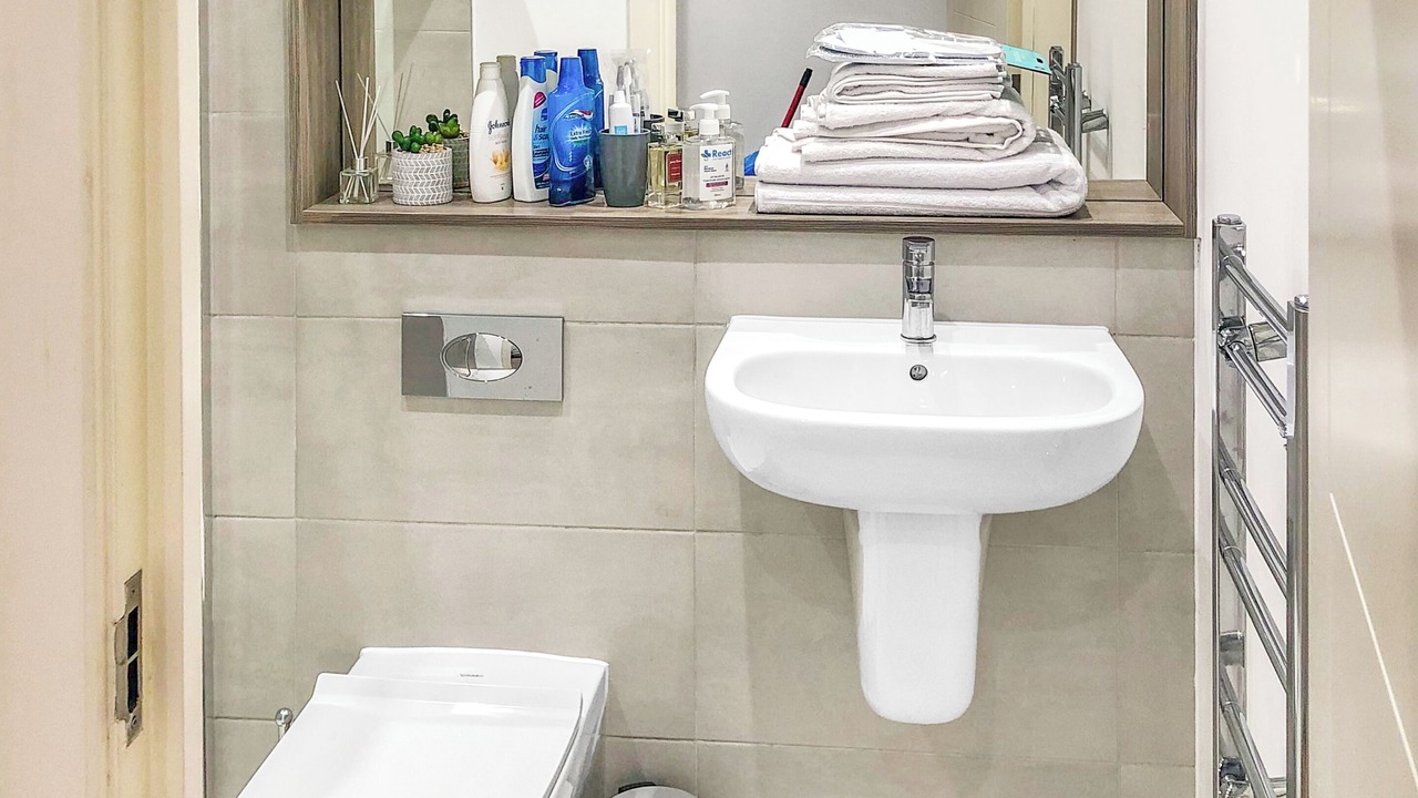 Photo of Bathroom in Harlington