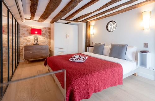 Saint-Gervais Apartment | MARAIS, DUPLEX, STONE WALLS, 2 BATHROOMS 30–60 days ahead? Private offer. OL-VAs
