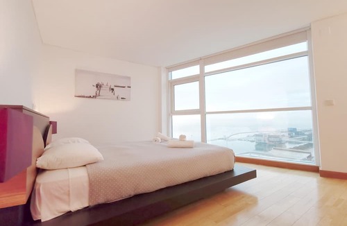 Parque das Nacoes Apartment | High Floor Apartment in Tower with River View Parque Nacoes Expo11