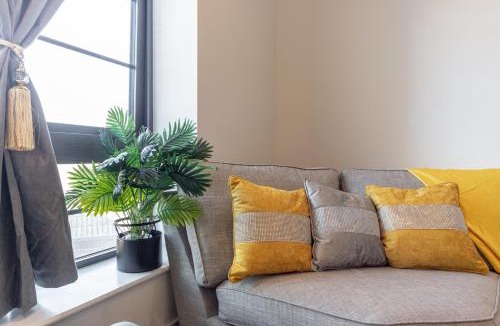Woolwich Riverside Apartment | 2 Bed Oasis Apartment with Free Parking and Fast Wi-Fi Near O2 & ExCeL & Elizabeth Line