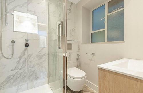 Knightsbridge Apartment | Luxury 2 Bed Apartment with AC and Private Balcony facing Harrods