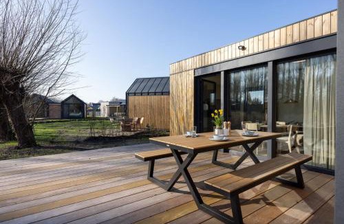 Vleteren House | Tiny house by the water in Oud Ade - Tuin van Keet - 37
