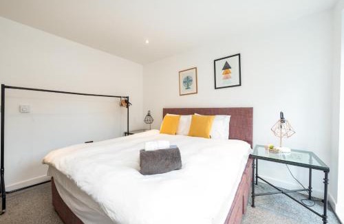 Shoreditch Apartment | 4 Bedroom Serviced Apartment, Shoreditch Triangle, Large Balcony, Sleeps 9