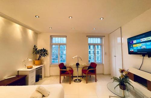 The City of London Apartment | Stylish Modern Stay in the Heart City of London St Paul Smithfield Barbican