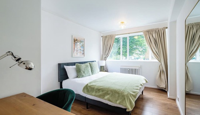 Cozy 2 bedroom flat- Heart of Victoria