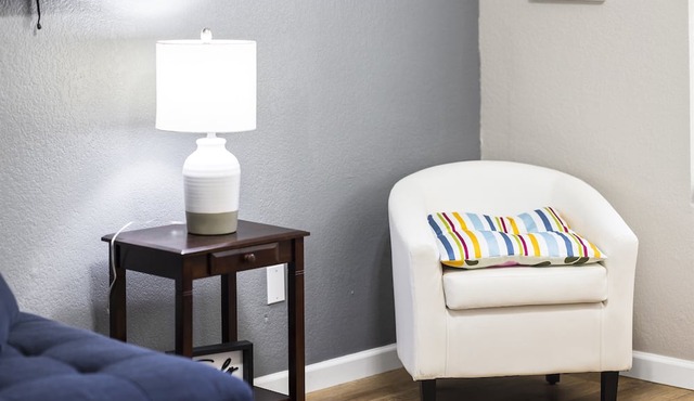 Cozy Phoenix Condo Near Biltmore | Pool & BBQ near Golf, Dining and Shops
