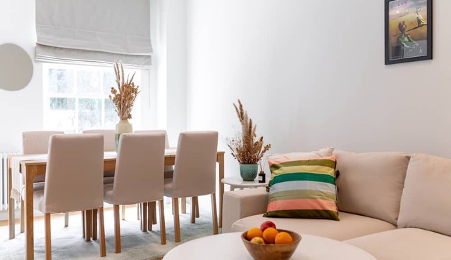 3 Bedroom Flat With Terrace in Central London