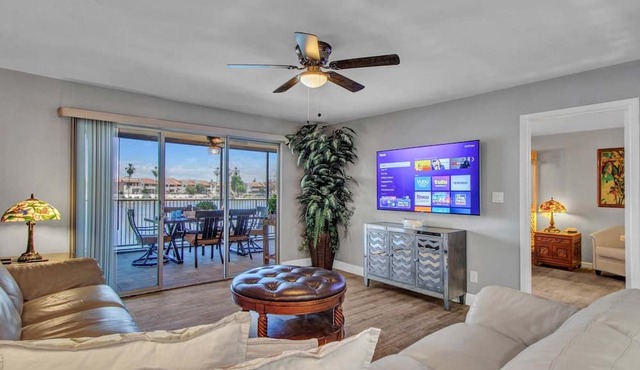 Lakefront Family, 3 Bedroom, 2 Bath, Private Patio, Heated Pool, Jacuzzi