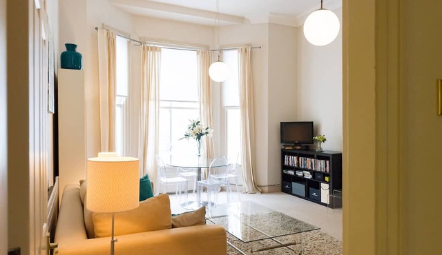 LOCATION LOCATION LOCATION - Prime central London ZONE 1