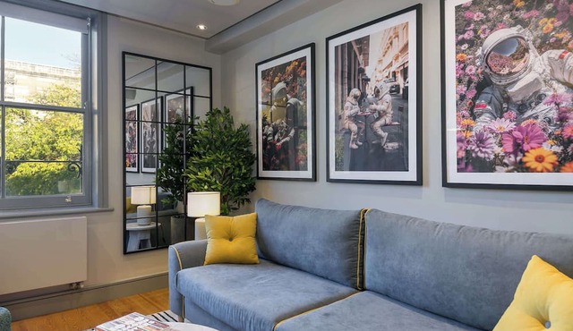 Luxury 1-Bed Near Covent Garden · Sleeps 4 · Lift